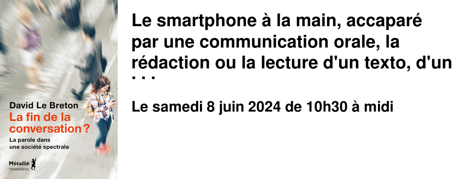 Le smartphone � la main, accapar� par une communication orale, la r�daction ou la lecture d'un texto, d'un t�l�chargement, ou d'une recherche sur le web, les �couteurs aux oreilles, coup� de son environnement et plong� dans un univers int�rieur sous contr�le, l'individu hypermoderne ne per�oit que de mani�re accessoire son environnement physique et humain. La soci�t� num�rique n'est pas dans la m�me dimension que la sociabilit� concr�te, avec des hommes ou des femmes en pr�sence mutuelle qui se parlent et s'�coutent, attentifs les uns aux autres. Elle morcelle le lien social, d�truit les anciennes solidarit�s au profit de celles, abstraites, des r�seaux sociaux ou de correspondants physiquement absents. Paradoxalement certains la voient comme une source de reliance alors que jamais l'isolement des individus n'a connu une telle ampleur. Jamais le mal de vivre des adolescents et des personnes �g�es n'a atteint un tel niveau. 